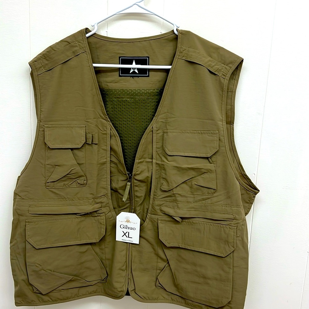 COPY - Men’s fishing vest. NWT